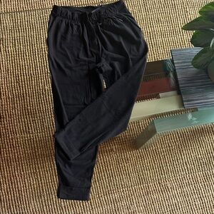 lululemon athletica Women's Black Joggers w/ Pockets - Size 6